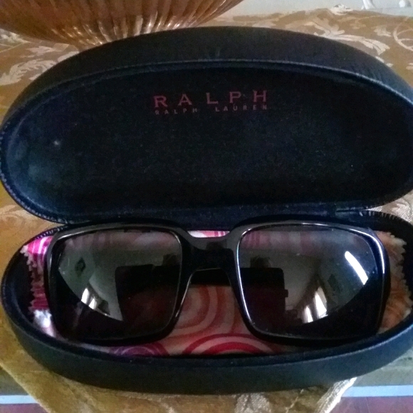 Ralph Lauren Accessories - Ralph Lauren Classic Shades (like new)